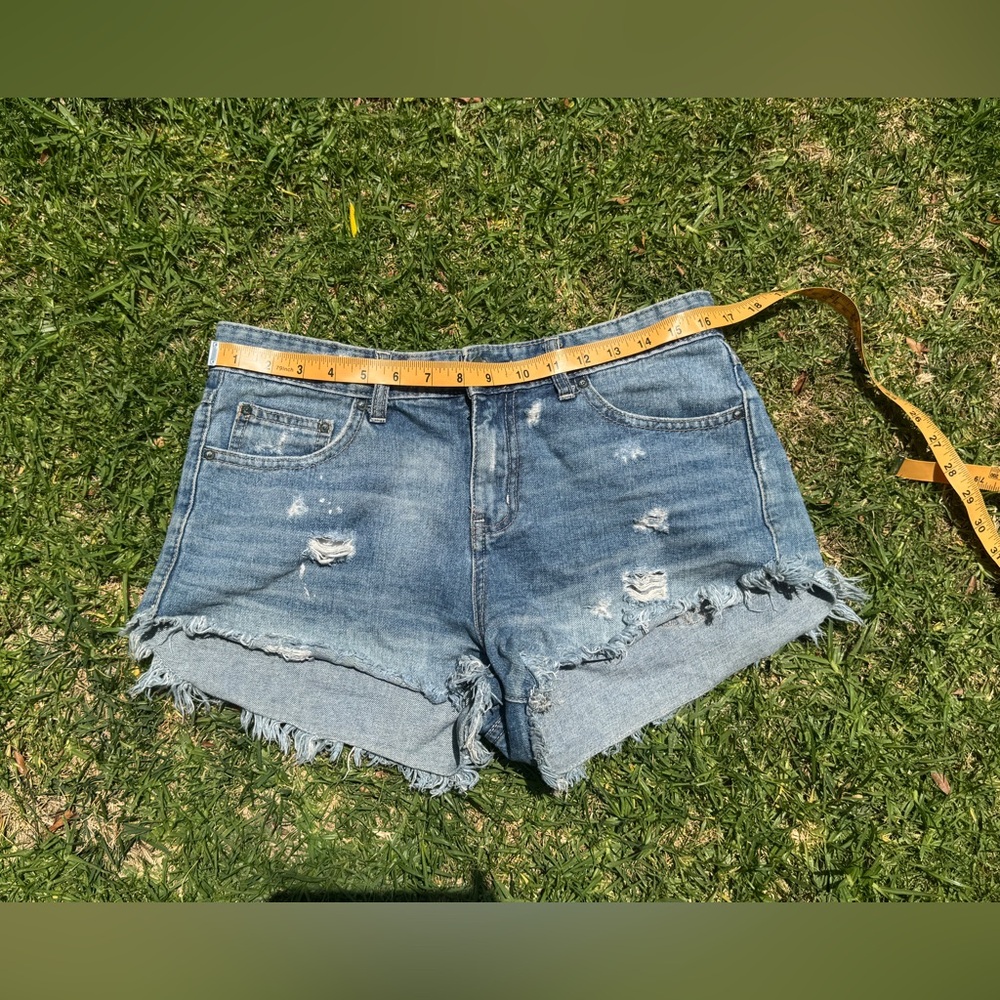 Free People Distressed Denim Cut Off Shorts - Sz 29 - Picture 4 of 7